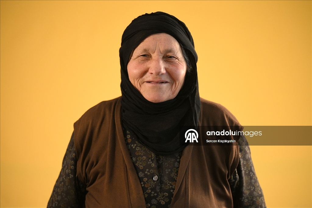"Kara yapıklılar" baş bağlama geleneğini yıllardır sürdürüyor