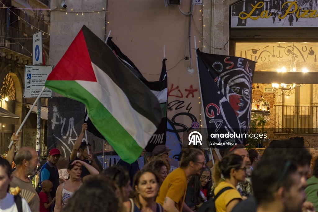 Demonstration in support of the Global Sumud Flotilla in Italy