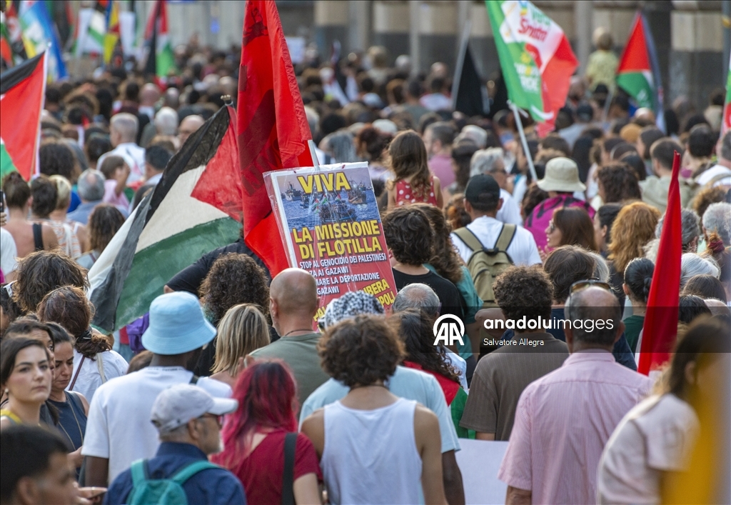Demonstration in support of the Global Sumud Flotilla in Italy