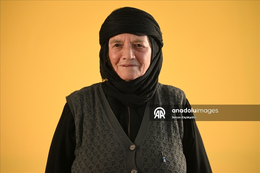 "Kara yapıklılar" baş bağlama geleneğini yıllardır sürdürüyor