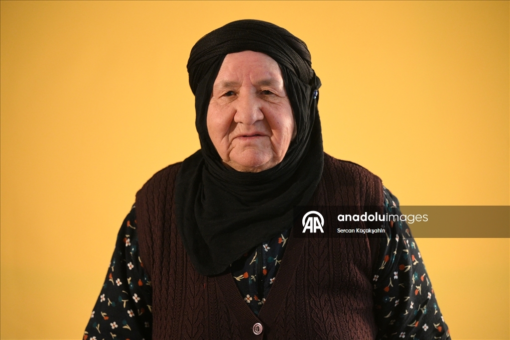 "Kara yapıklılar" baş bağlama geleneğini yıllardır sürdürüyor