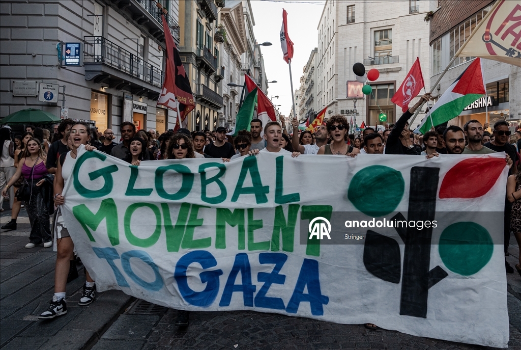 В Милане прошла многотысячная акция в поддержку международной флотилии Global Sumud с гуманитарной помощью для Газы.
