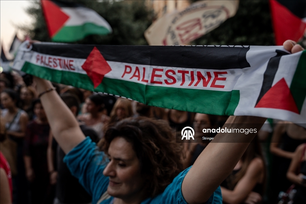 В Милане прошла многотысячная акция в поддержку международной флотилии Global Sumud с гуманитарной помощью для Газы.