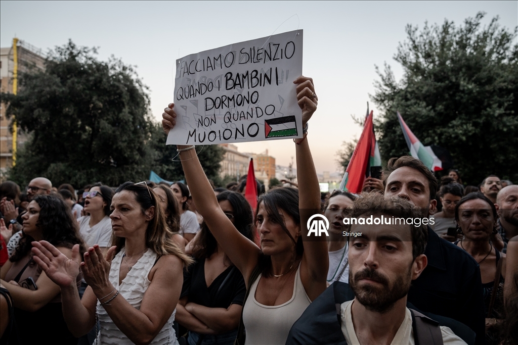 В Милане прошла многотысячная акция в поддержку международной флотилии Global Sumud с гуманитарной помощью для Газы.