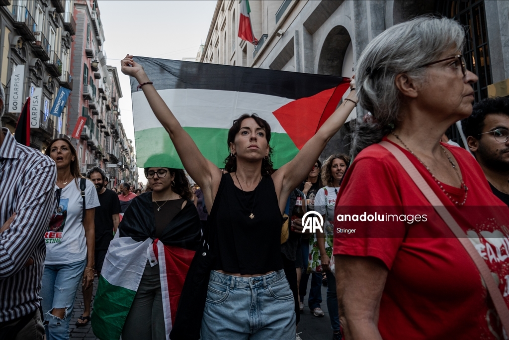 В Милане прошла многотысячная акция в поддержку международной флотилии Global Sumud с гуманитарной помощью для Газы.