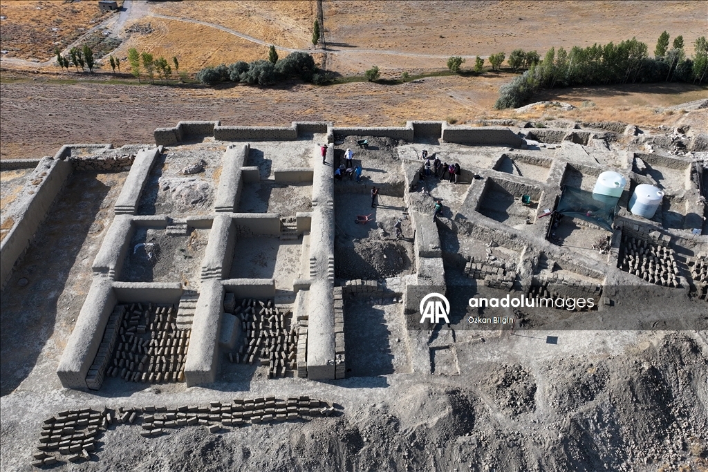 Çavuştepe Kalesi'nde savaşlarda kullanılan sapan taşları bulundu