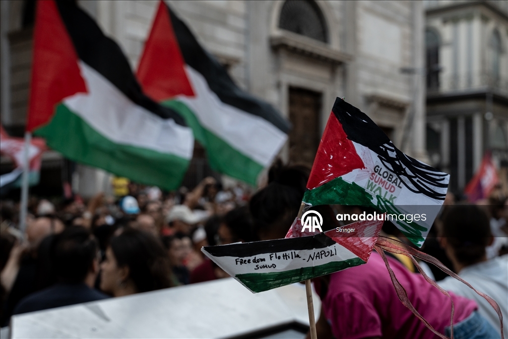 В Милане прошла многотысячная акция в поддержку международной флотилии Global Sumud с гуманитарной помощью для Газы.