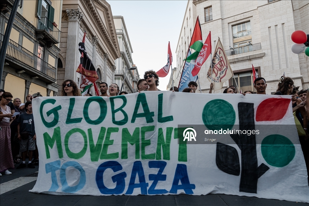 В Милане прошла многотысячная акция в поддержку международной флотилии Global Sumud с гуманитарной помощью для Газы.