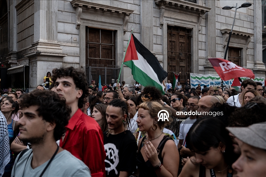 В Милане прошла многотысячная акция в поддержку международной флотилии Global Sumud с гуманитарной помощью для Газы.