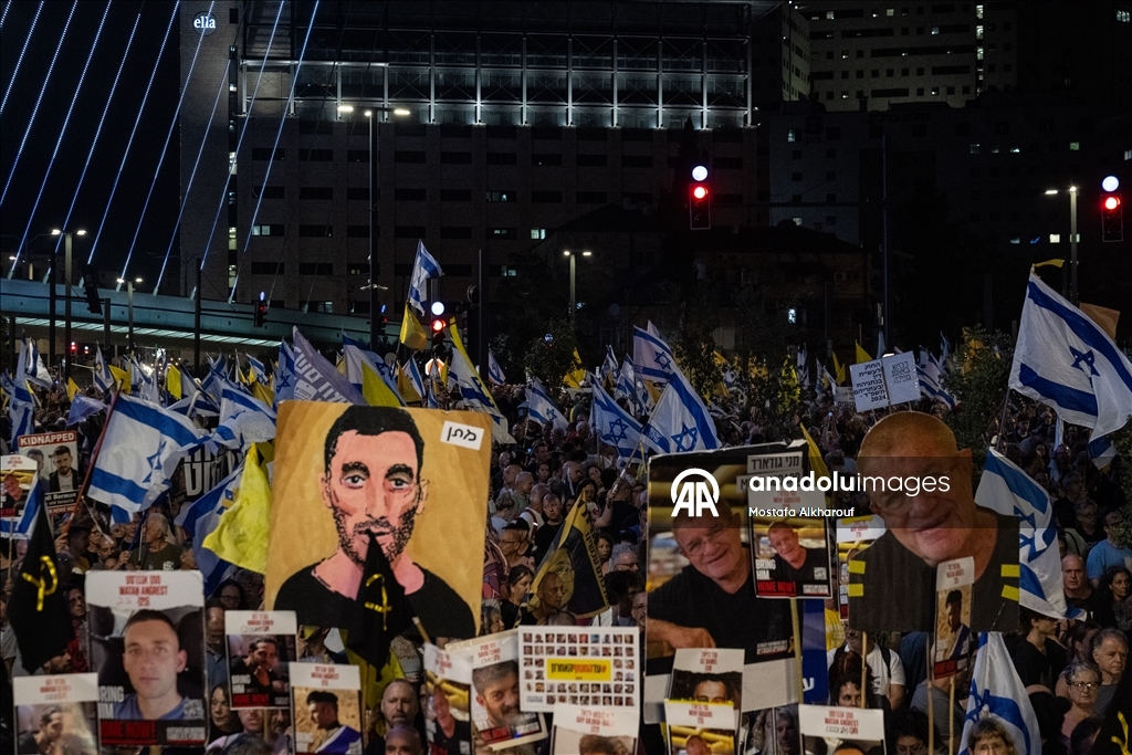 متظاهرون يتوجهون نحو منزل نتنياهو بالقدس للمطالبة بصفقة تبادل أسرى