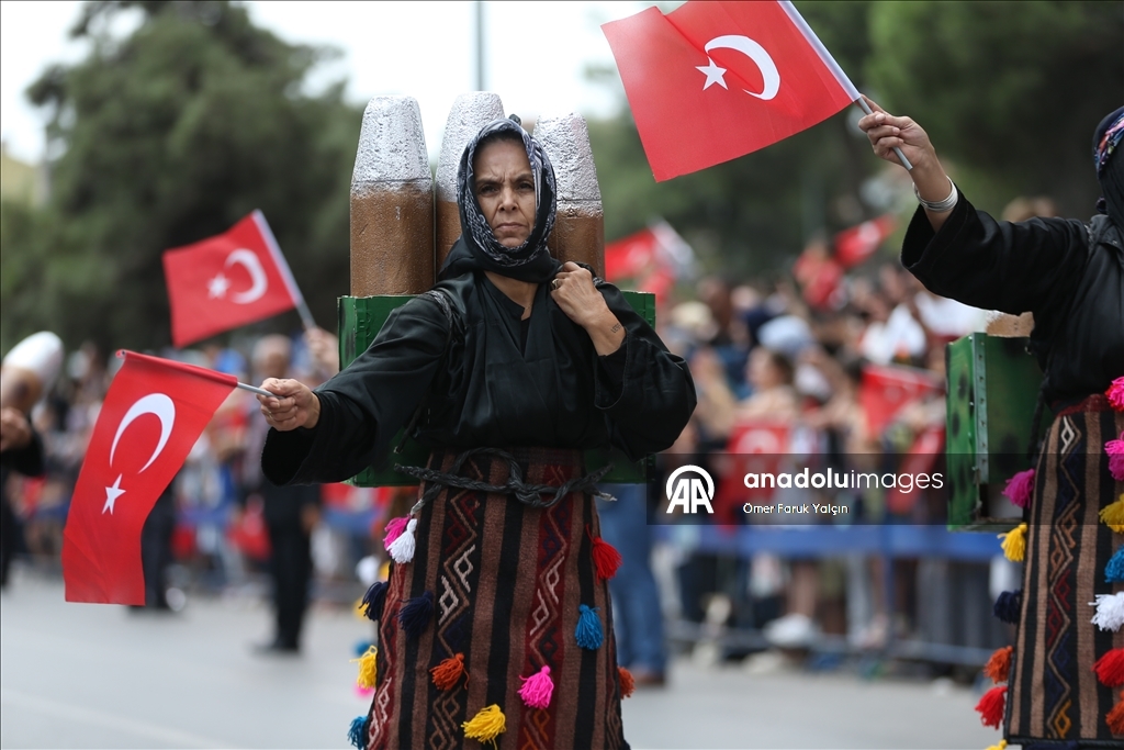 Balıkesir'in kurtuluş yıl dönümü geleneksel "Tülütabaklar" gösterisiyle kutlandı