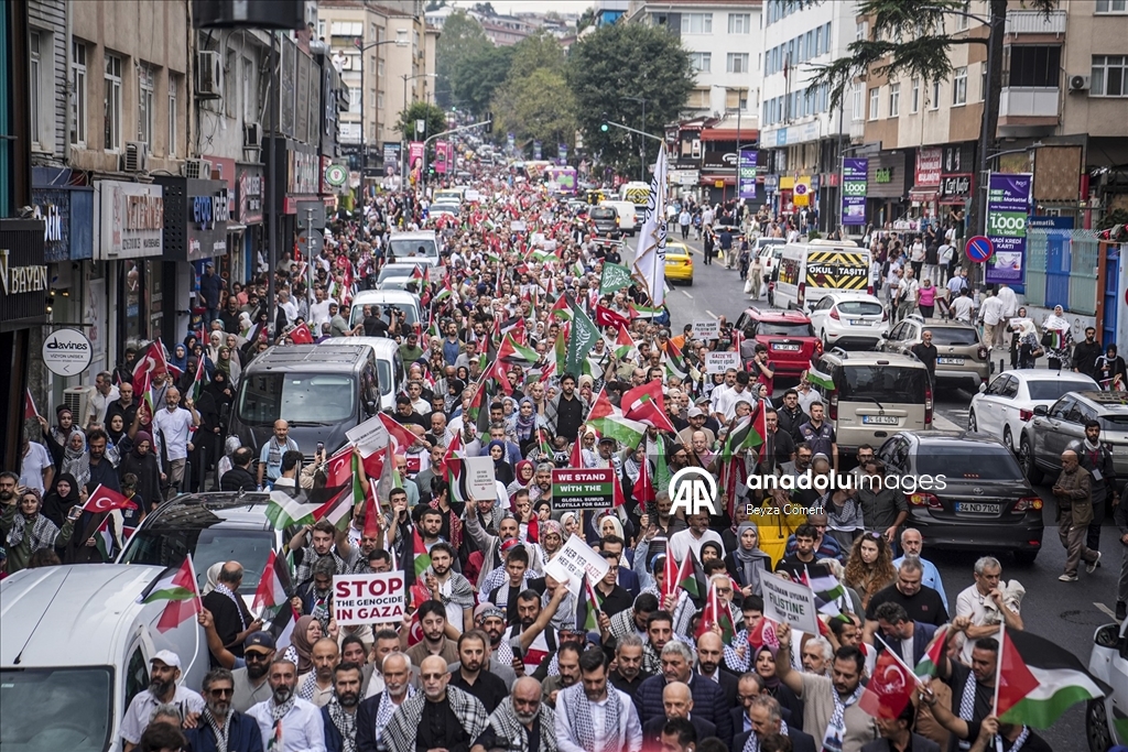 Üsküdar'da Küresel Sumud Filosu'na destek yürüyüşü yapıldı