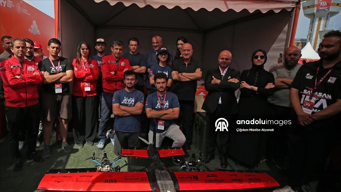 TEKNOFEST Yönetim Kurulu Başkanı Bayraktar Savaşan İHA Yarışması'nda gençlerle buluştu: