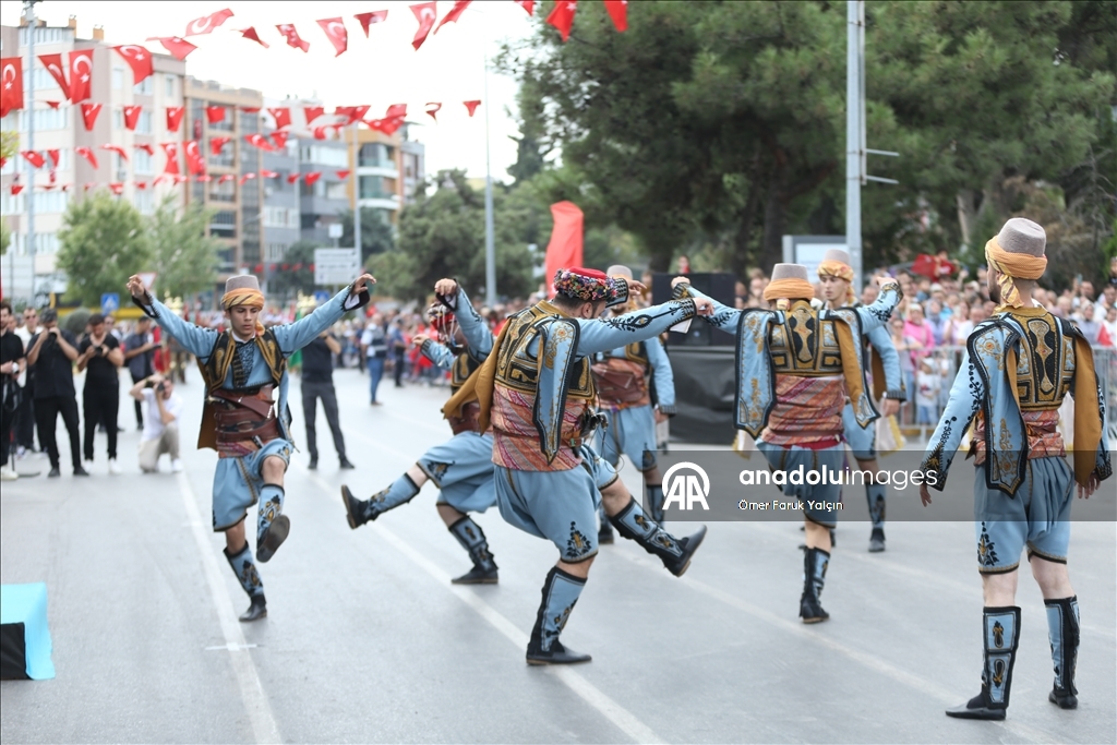 Balıkesir'in kurtuluş yıl dönümü geleneksel "Tülütabaklar" gösterisiyle kutlandı