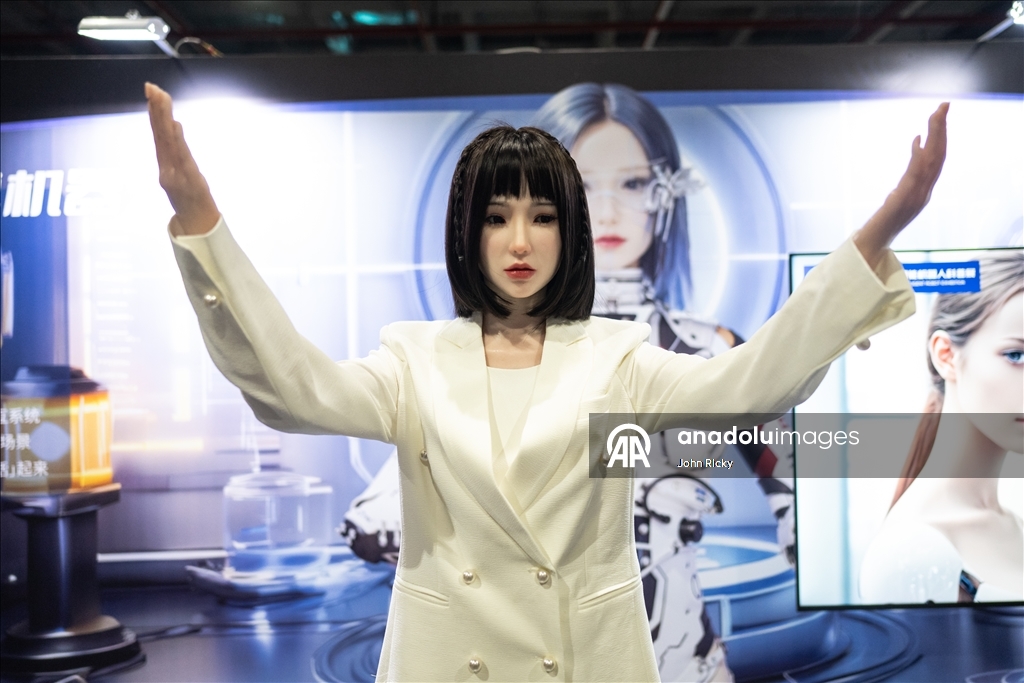 Çin'de Yapay Zeka Robot Sergisi