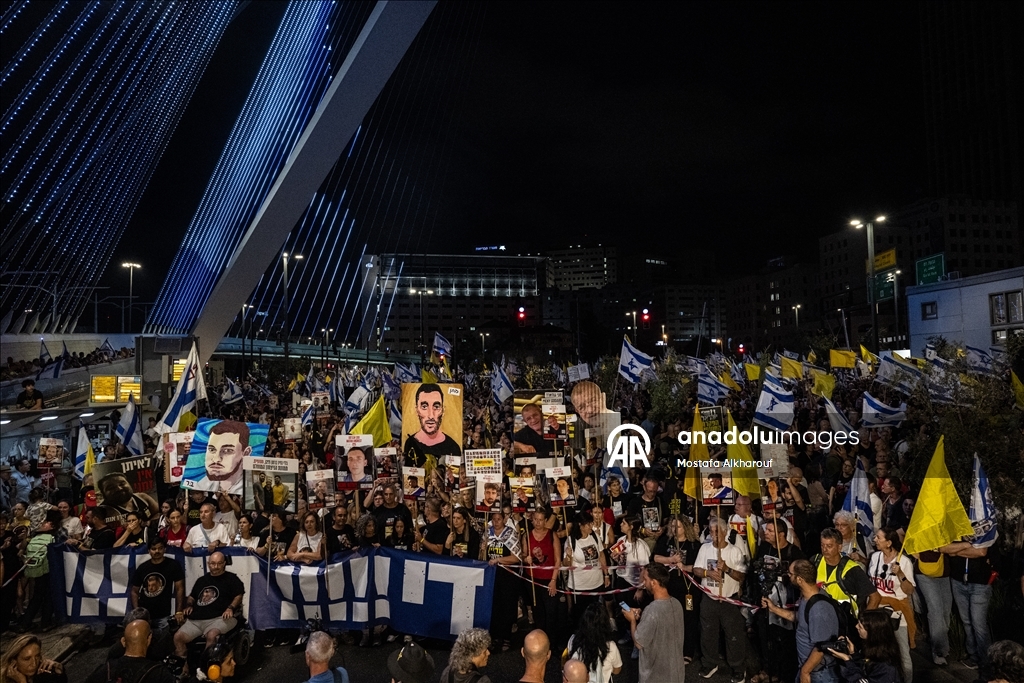 متظاهرون يتوجهون نحو منزل نتنياهو بالقدس للمطالبة بصفقة تبادل أسرى