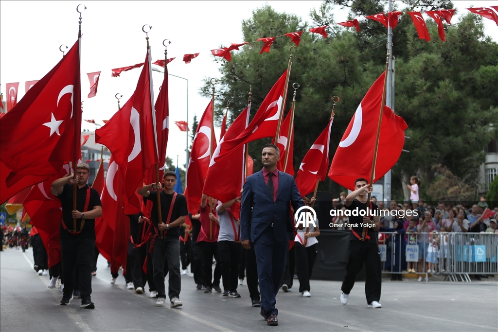 Balıkesir'in kurtuluş yıl dönümü geleneksel "Tülütabaklar" gösterisiyle kutlandı