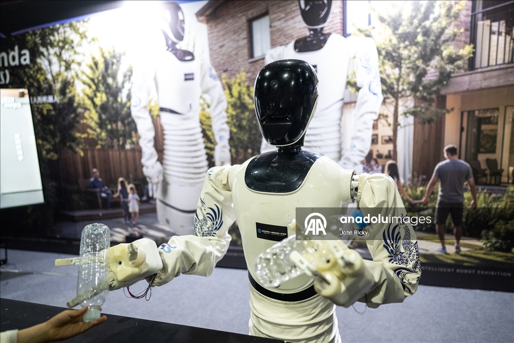 Çin'de Yapay Zeka Robot Sergisi
