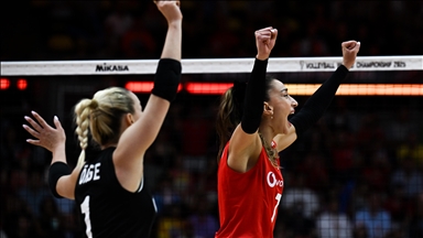 A Milli Kadın Voleybol Takımı, Dünya Şampiyonası'nda tarihinde ilk kez finale yükseldi