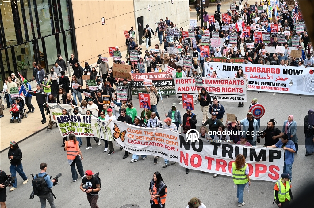 Протест против миграционной политики Трампа в Чикаго