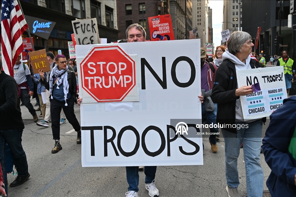 Протест против миграционной политики Трампа в Чикаго