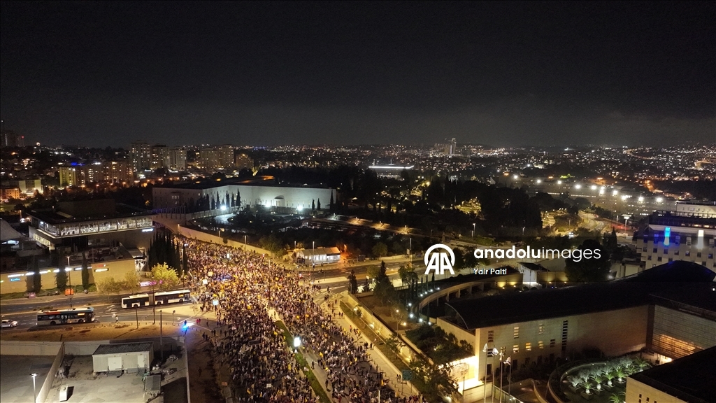 Batı Kudüs'teki İsrailliler Gazze’deki rehineler için sokağa çıktı