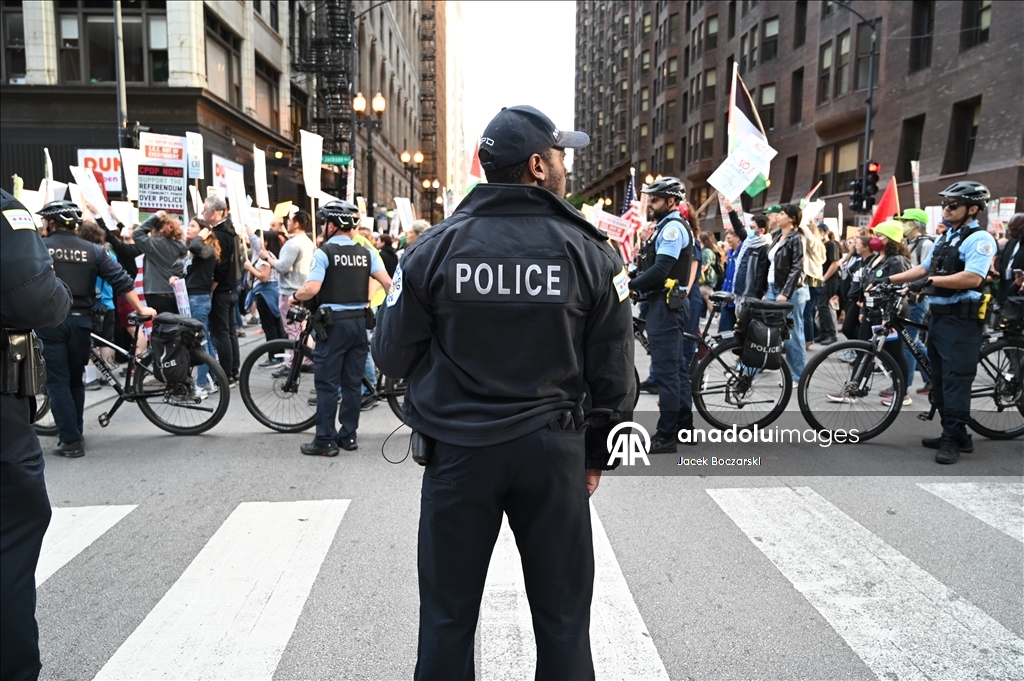 Протест против миграционной политики Трампа в Чикаго