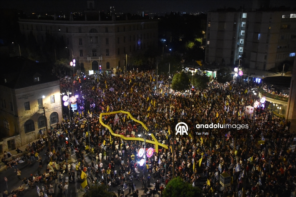 Batı Kudüs'teki İsrailliler Gazze’deki rehineler için sokağa çıktı
