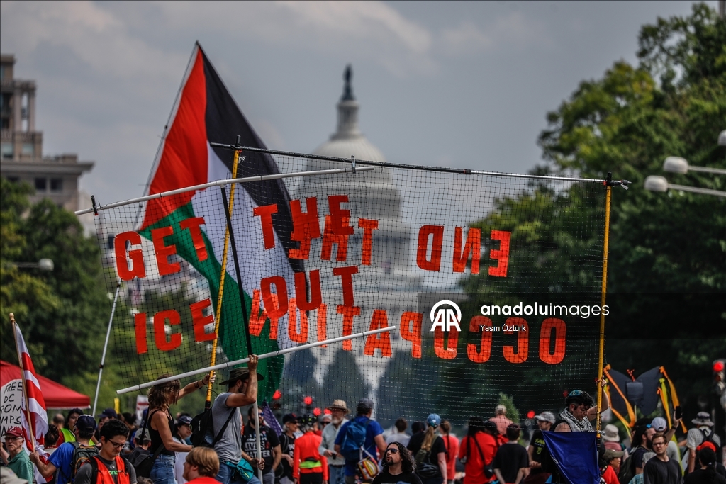 В Вашингтоне активисты выступили против усиления федерального контроля над полицией