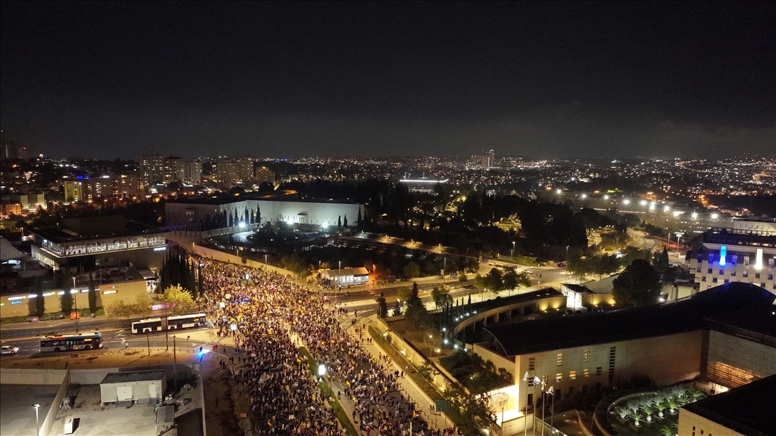 Batı Kudüs'teki İsrailliler Gazze’deki rehineler için sokağa çıktı