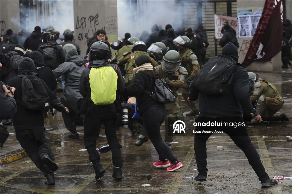 В Чили прошла акция протеста накануне 52-й годовщины военного переворота
