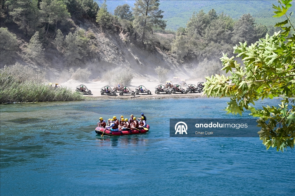 Antalya'daki bir mahallelinin geçim kaynağı rafting oldu