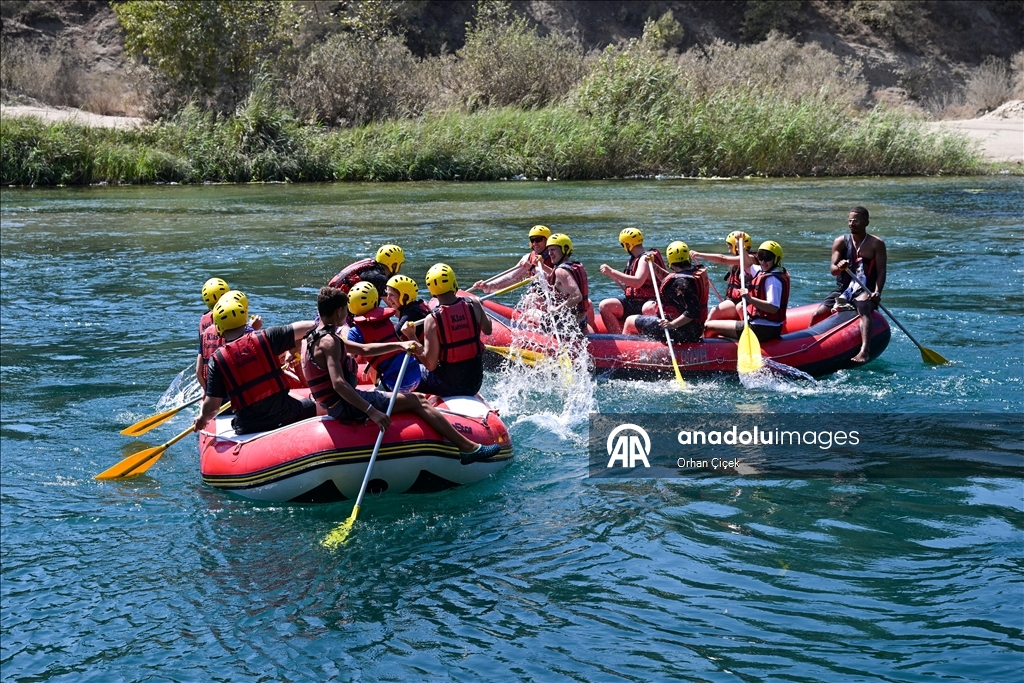 Antalya'daki bir mahallelinin geçim kaynağı rafting oldu