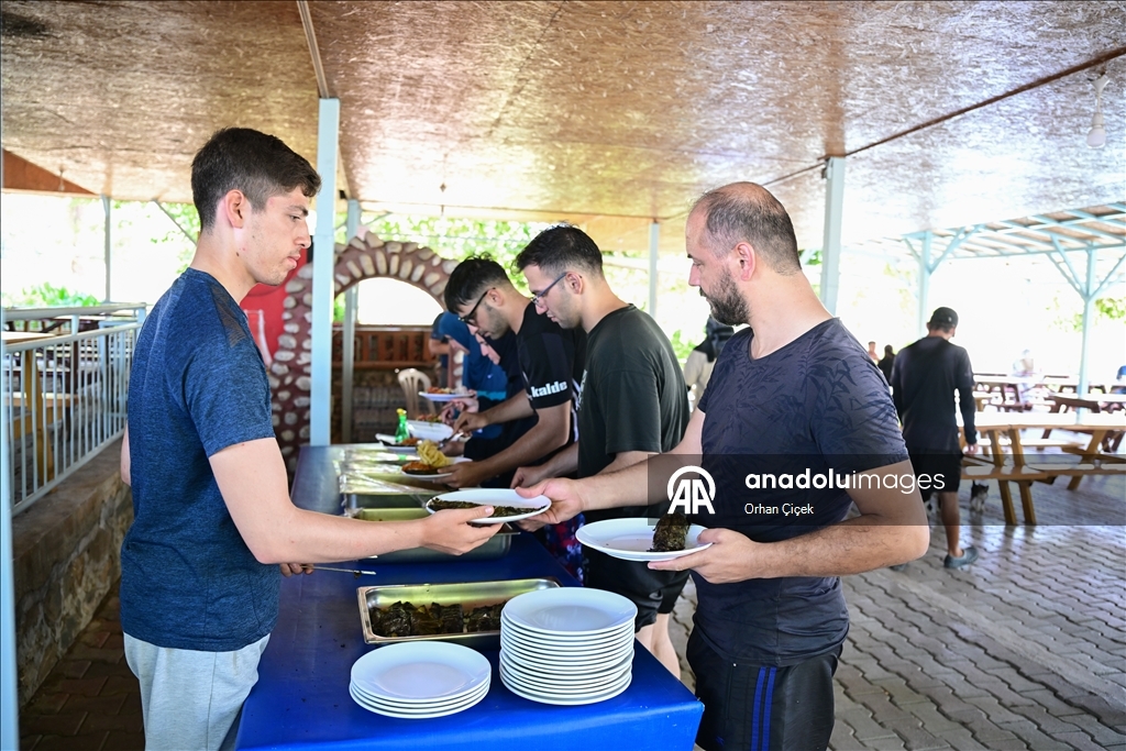 Antalya'daki bir mahallelinin geçim kaynağı rafting oldu
