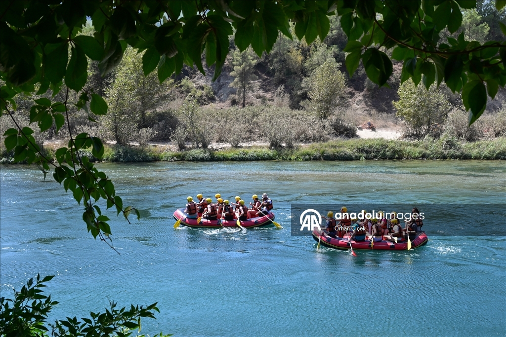 Antalya'daki bir mahallelinin geçim kaynağı rafting oldu