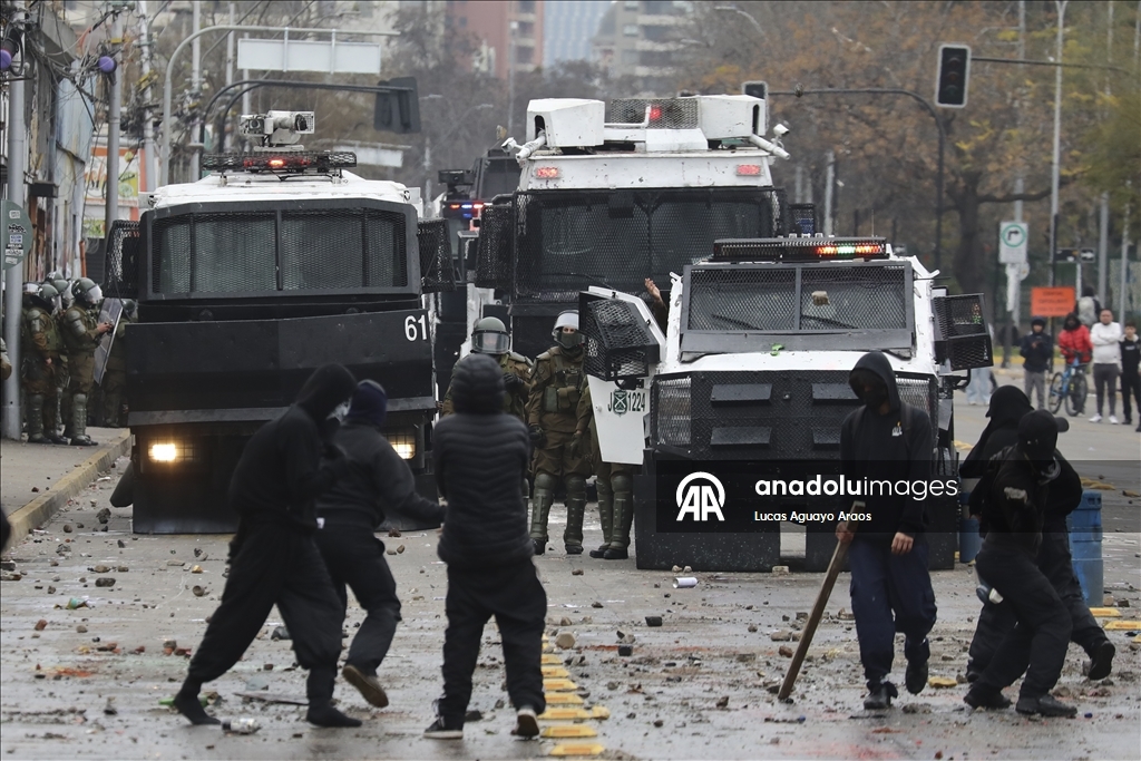 В Чили прошла акция протеста накануне 52-й годовщины военного переворота