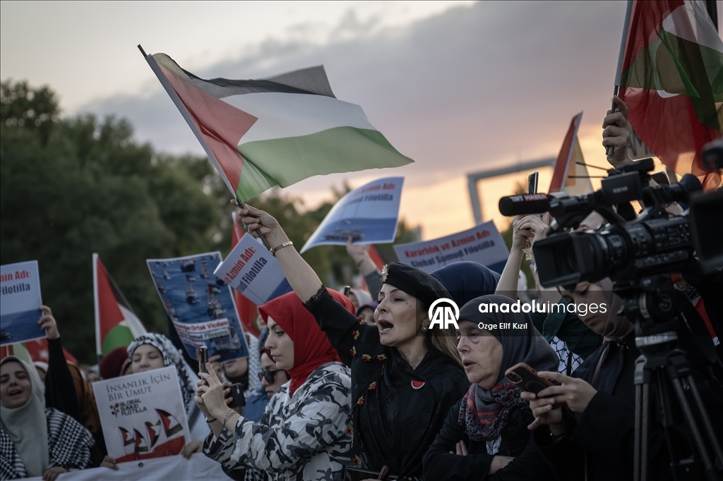 مئات الأتراك يتضامنون مع فلسطين و"أسطول الصمود العالمي"