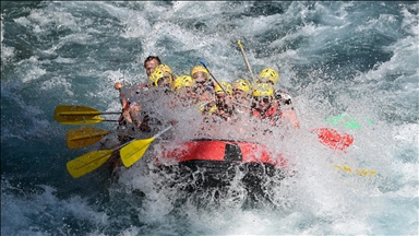 Antalya'daki bir mahallelinin geçim kaynağı rafting oldu
