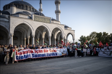 مئات الأتراك يتضامنون مع فلسطين و"أسطول الصمود العالمي"