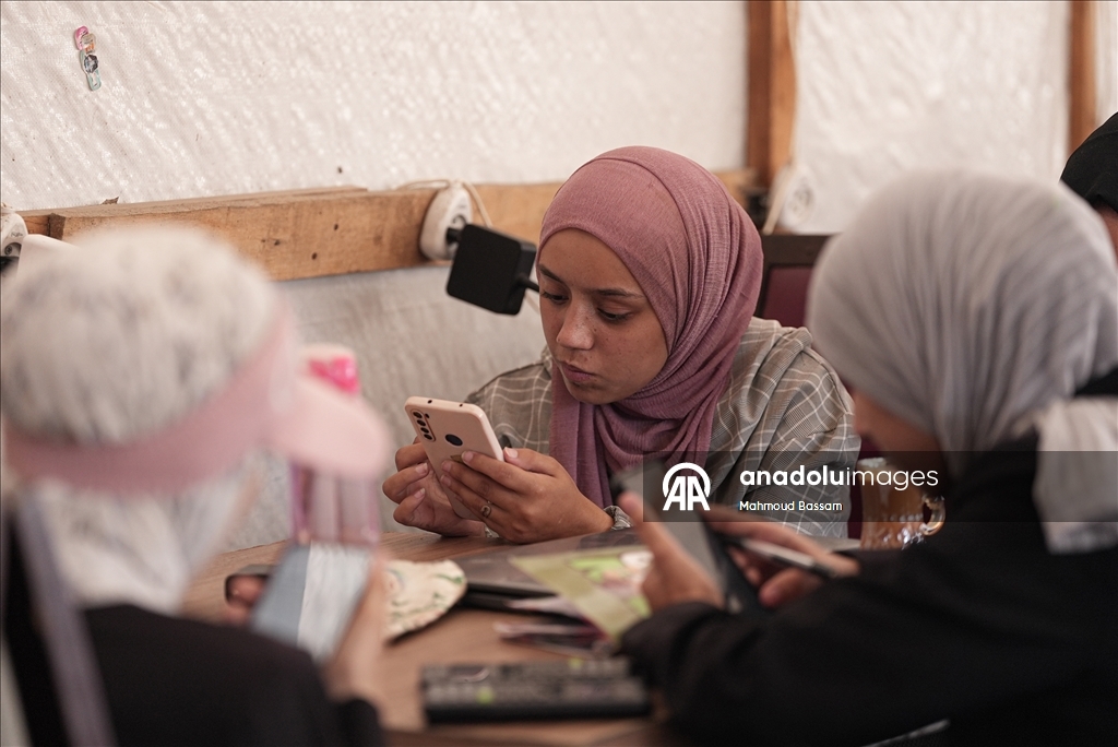 Students in Gaza prepare exams amid struggle of power and internet outages