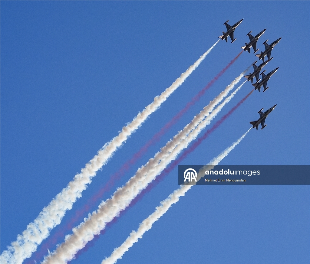 Turkish Stars perform air show to mark Izmir’s 103rd liberation anniversary