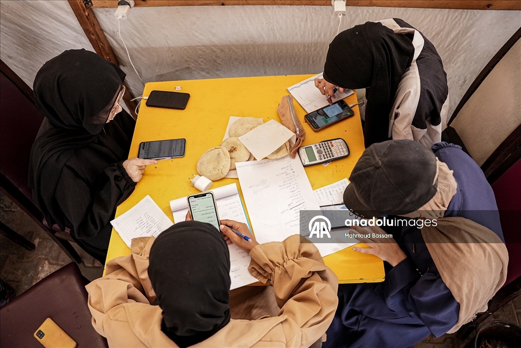 Students in Gaza prepare exams amid struggle of power and internet outages
