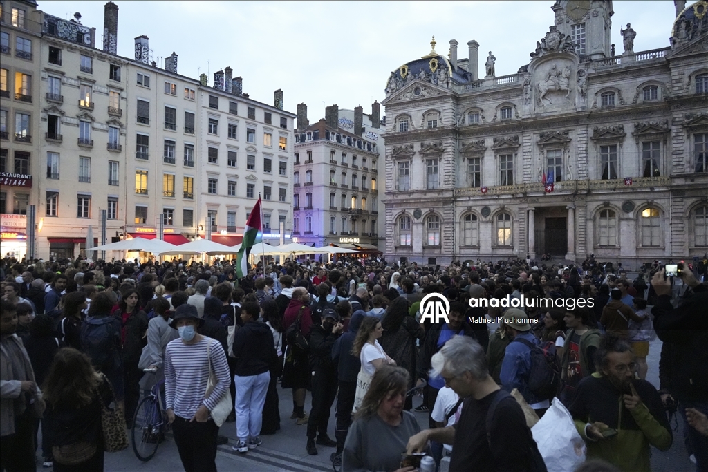 “Farewell Party” in Lyon marks the fall of Bayrou government 