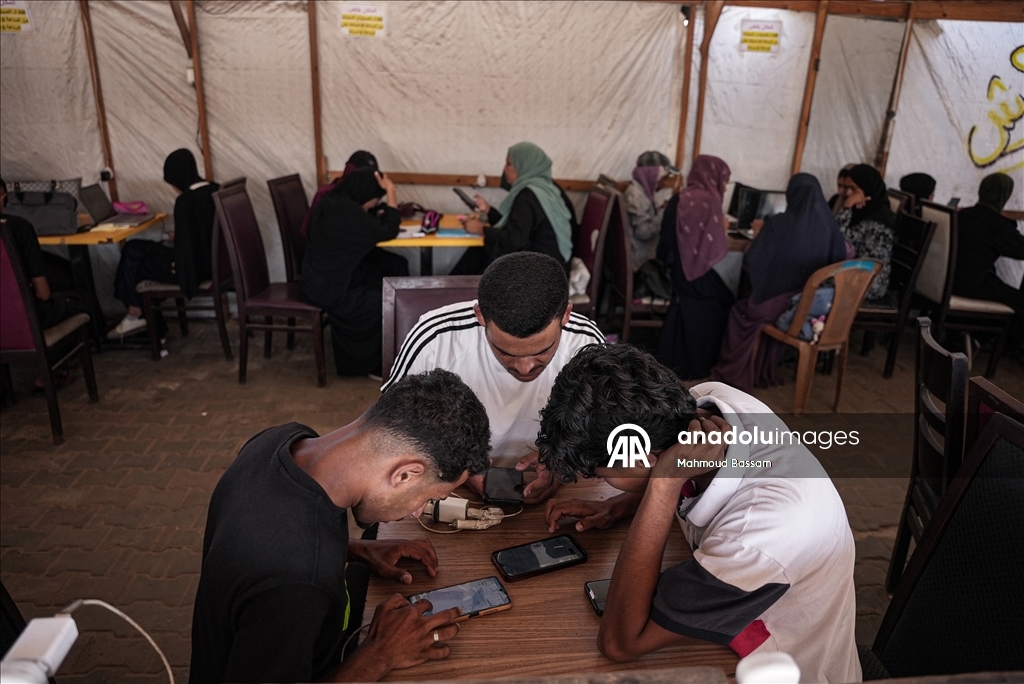 Students in Gaza prepare exams amid struggle of power and internet outages