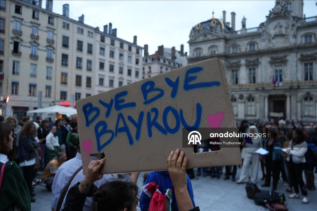 “Farewell Party” in Lyon marks the fall of Bayrou government 