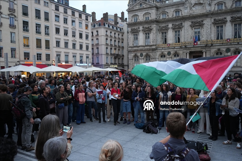 “Farewell Party” in Lyon marks the fall of Bayrou government 