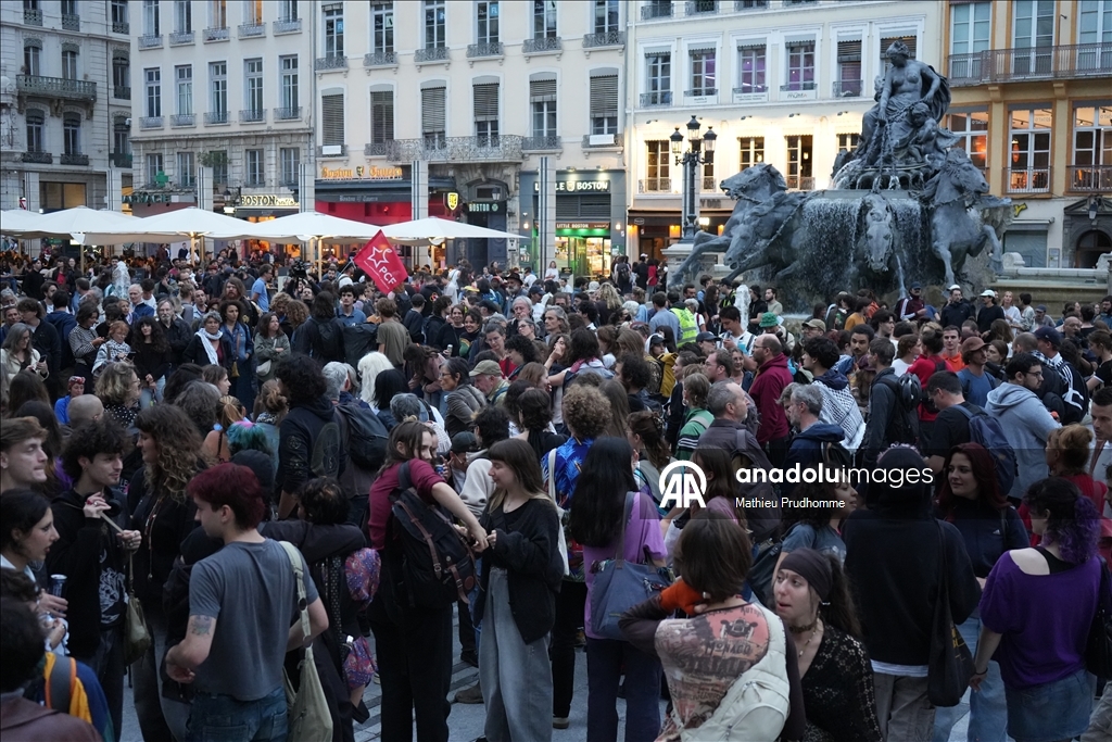 “Farewell Party” in Lyon marks the fall of Bayrou government 