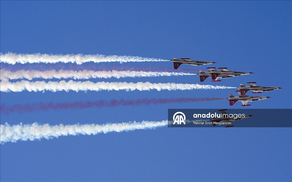 Turkish Stars perform air show to mark Izmir’s 103rd liberation anniversary