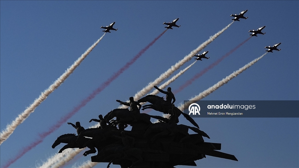 Turkish Stars perform air show to mark Izmir’s 103rd liberation anniversary