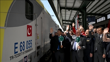Yardım malzemeleri taşıyan "İyilik Treni"nin 23'üncüsü Afganistan'a hareket etti